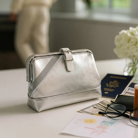  Important documents, passports, and money can be stores in the fireproof and fire retardant bag.